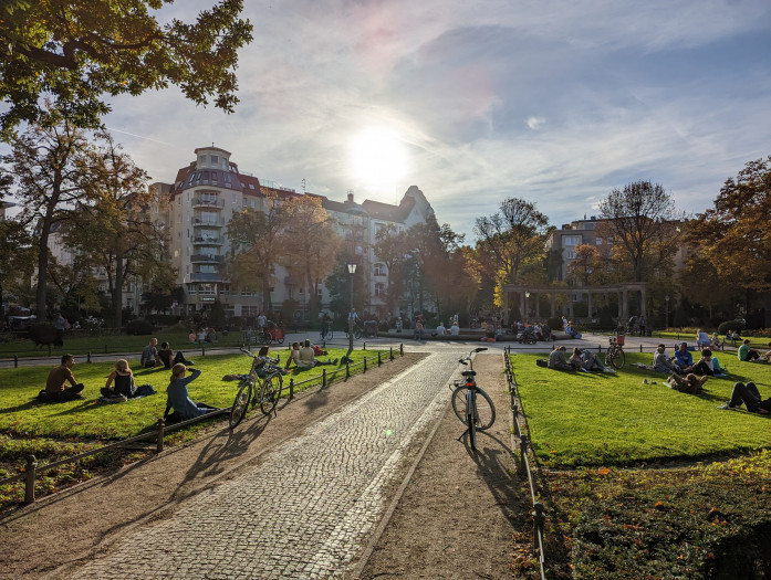 Auch das Pixel 7 Pro macht sehr gute Gegenlichtaufnahmen, bei denen die Schatten noch besser ausgeleuchtet sind. (Bild: Tobias Költzsch/Golem.de)